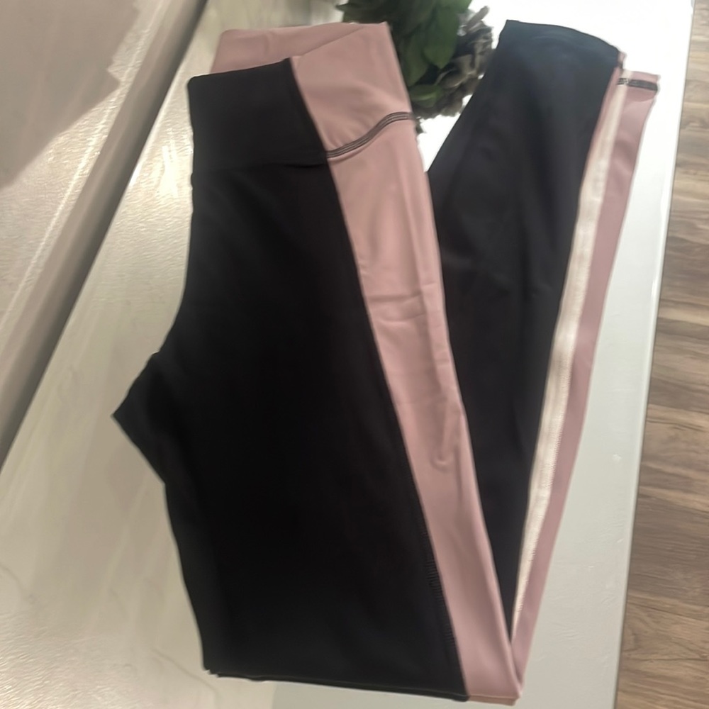Gilly Hicks Leggings